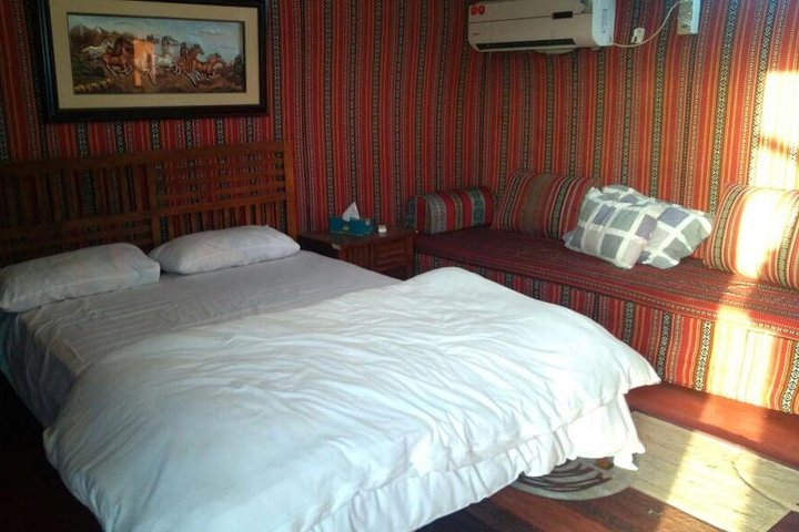 Experience the serene charm of Dubai’s Arabian Desert nights nestled in comfort and surrounded by rich culture perfect for creating unforgettable memories on your journey.